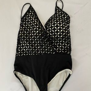 A. Che Primrose Maillot Onxy swimsuit